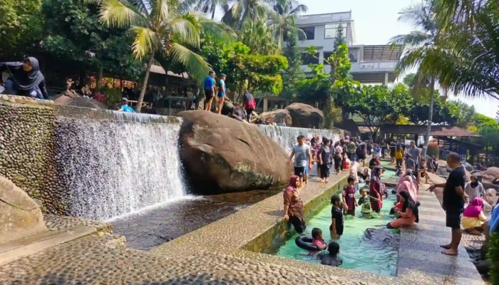 Hadapi Lonjakan Pengunjung Musim Liburan Sekolah, Taman Batu Purwakarta Tambah Berbagai Fasilitas