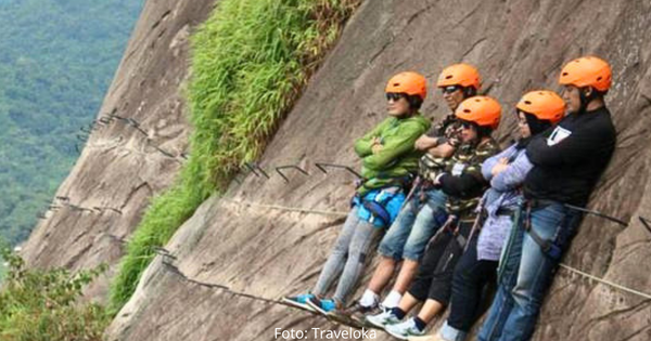 Wisata Uji Adrenalin di Gunung Parang: Sensasi Panjat Tebing Via Ferrata Purwakarta