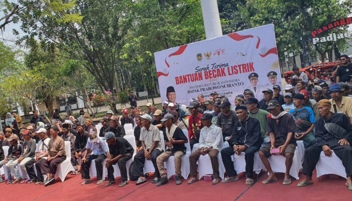 Harapan Baru Pengayuh Becak Purwakarta, 100 Becak Listrik Disalurkan kepada Penerima