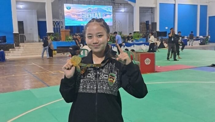Bukan Sekadar Juara! Zahra Aprilia Wijaya, Pesilat Muda SMPN 1 Babakancikao yang Terus Kepakkan Sayap Prestasi