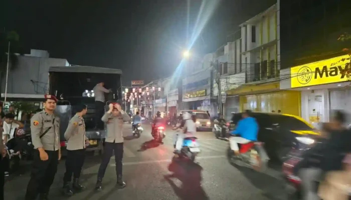 Usai Nobar Persija vs Persib, Polres Purwakarta Amankan Jalur Pulang Warga Polres Purwakarta cek personel pengamanan usai nobar Persija vs Persib