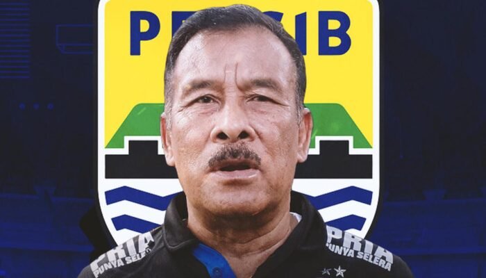 Umuh Muchtar Minta Persib Tampil Habis-habisan, Kemenangan Jadi Prioritas Umuh Muchtar menyaksikan latihan Persib Bandung di bawah arahan pelatih Igor Tolic (Foto: bola.com)