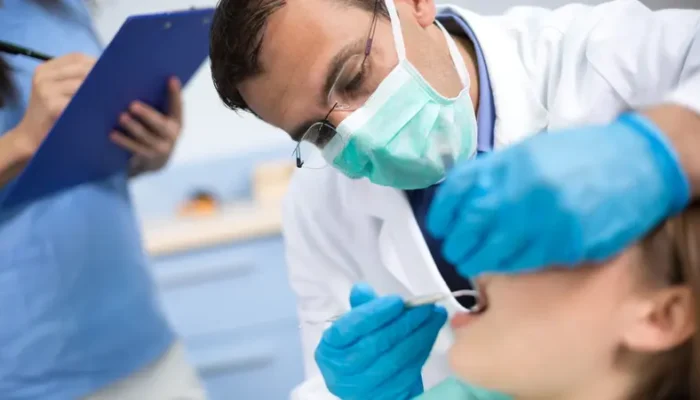 Viral Ditolak Dokter Gigi karena HIV? Ini Penjelasan soal Keterbukaan Status Pasien Dokter gigi