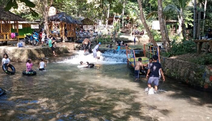 Kali odo desa Gedangan, kecamatan Tuntang, kabupaten Semarang, Jawa Tengah air sungai disini hanya mengalir di musim kemarau dan pada musim hujan justru berhenti mengalir.