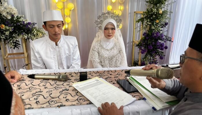 Hut Nasdem, 5 Pasangan di Purwakarta Nikah Gratis - Foto: kompas.com