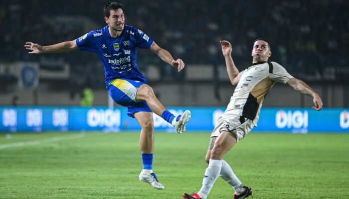 Tujuh Pemain Bermasalah, Persib Harus Pintar Mengatur Tenaga Jelang ACL 2 Persib Bandung menyiapkan rotasi pemain jelang menghadapi The Cong-Viettel FC di AFC Champions League Two 2026/2027.(Foto: kompas)