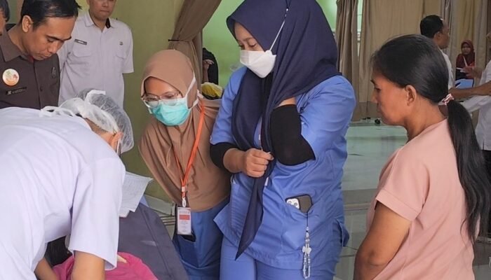 Kasus Dugaan Keracunan MBG di Cirebon Meluas, Korban Tercatat 270 Orang Korban keracunan MBG Cirebon. (Foto: Kompas.com)