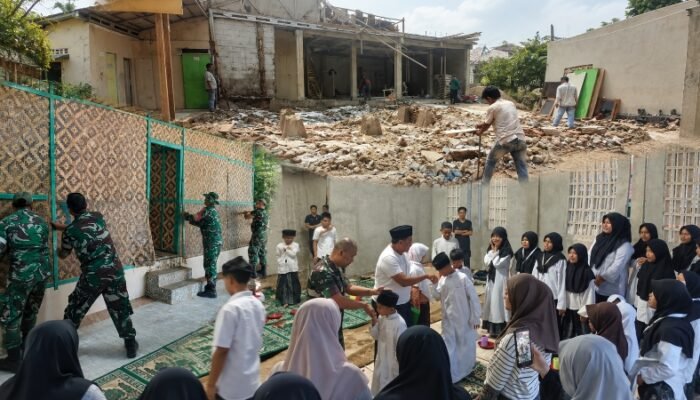 Bakti TNI di Cihuni, Saat Dinding Diperbaiki dan Harapan Puluhan Anak Dihidupkan