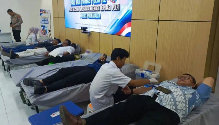 HUT Ke-75 Humas Polri, Polres Purwakarta Dan Wartawan Gelar Donor Darah