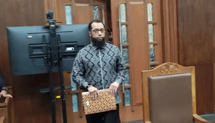 Sidang Kasus Kuota Haji: Khalid Basalamah Jelaskan Aliran Uang Ratusan Ribu Dolar Pendakwah Khalid Basalamah hadir sebagai saksi dalam sidang lanjutan kasus dugaan korupsi kuota haji di Pengadilan Tipikor Jakarta Pusat, pada Selasa (20/10/2026).