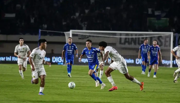 Persib Jadi Tim Termahal Kedua di Liga, Skuad Madura United Berapa? Persib Jadi Tim Termahal Kedua di Liga, Skuad Madura United Berapa? ( Foto: Tribunews,com)