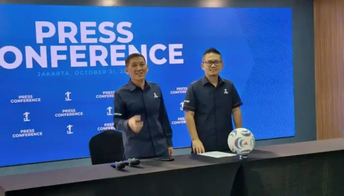 Persija Kena Denda Rp90 Juta Suporter Dilarang Away Enam Laga, Bagaimana Persita? irut I.Legaue, Ferry Paulus6 dan Direktur Kompetisi I.League Asep Saputra saat membeberkan sanksi yang dijatuhkan Komdis PSSI terkait beberap laga Super League dan Championship. Menara Mandiri, Sudirman, Jakarta, Rabu (21/10/2026). Tribunnews/Abdul Majid