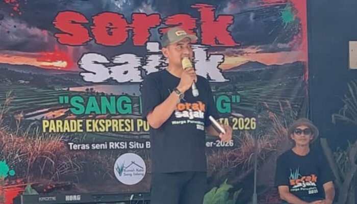 Sorak Sajak Menggema di Situ Buleud Purwakarta, Puluhan Peserta Meriahkan Parade Puisi Sang Ilalang