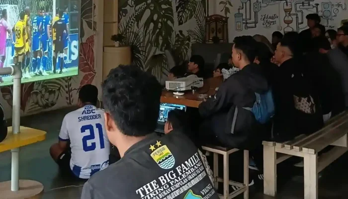 Bobotoh Merapat! Ini 15 Lokasi Nobar Persib Vs Dewa United di Bandung Ilustrasi nobar Persib - Foto: Tribunnews.com
