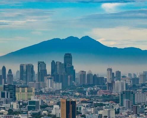 6 Pilihan Gunung Dekat ke Jakarta untuk Mendaki