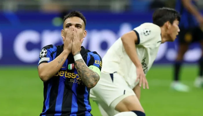 Inter Milan Tumbang Lagi di Liga Champions, Catat Empat Kekalahan Beruntun Pemain Inter Milan kecewa setelah kalah 3-4 dari Club Brugge di Liga Champions. (Foto: Getty Images)