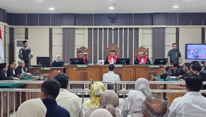 Sudewo Divonis 8,5 Tahun Penjara dalam Kasus Korupsi, Didenda Rp300 Juta Pembacaan putusan Bupati nonaktif Sudewo. (Foto: Dandapala.com)