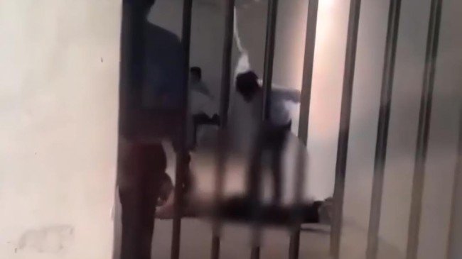 Korwil SPPG Purwakarta Dicopot Usai Dugaan Video Viral Pencambukan di Bogor Korwil SPPG Purwakarta Dicopot Usai Dugaan Video Viral Pencambukan di Bogor. ( Foto: Tangkappan layar video viral)